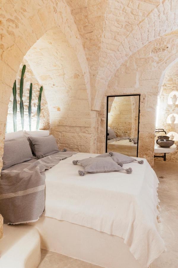 Bed and Breakfast Alesia Luxury Cave Остуні Екстер'єр фото