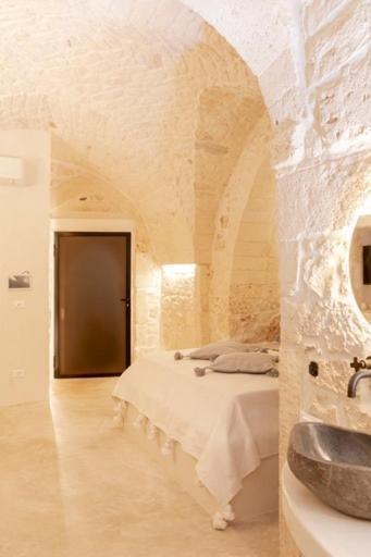 Bed and Breakfast Alesia Luxury Cave Остуні Екстер'єр фото